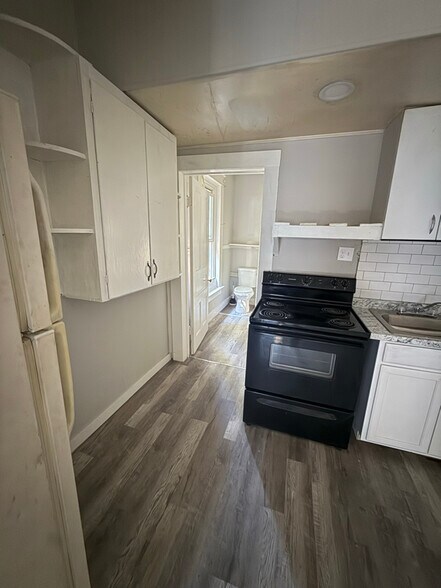 Building Photo - 315 S 4th St