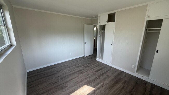 Building Photo - 9828 Omega Dr
