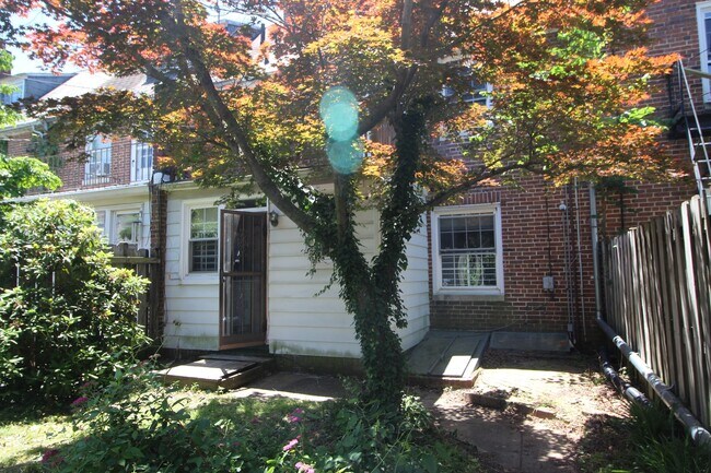 Building Photo - 2026/2027 Off-Campus JHU Spacious 5bd/2ba Rowhome OSP & W/D! Available 6/8