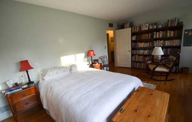 Master bedroom - 5394 Village Grn