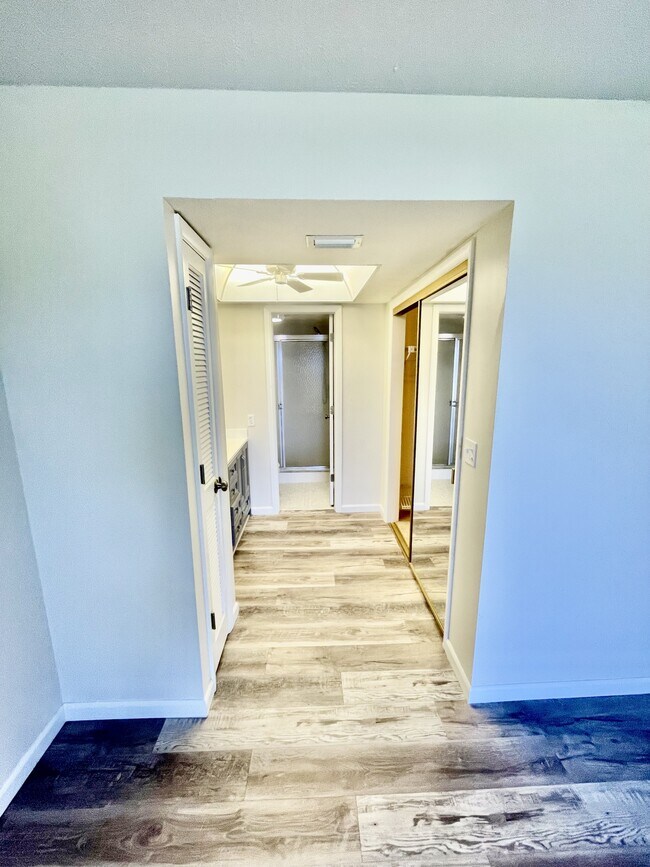 Building Photo - 12498 Riverside Dr