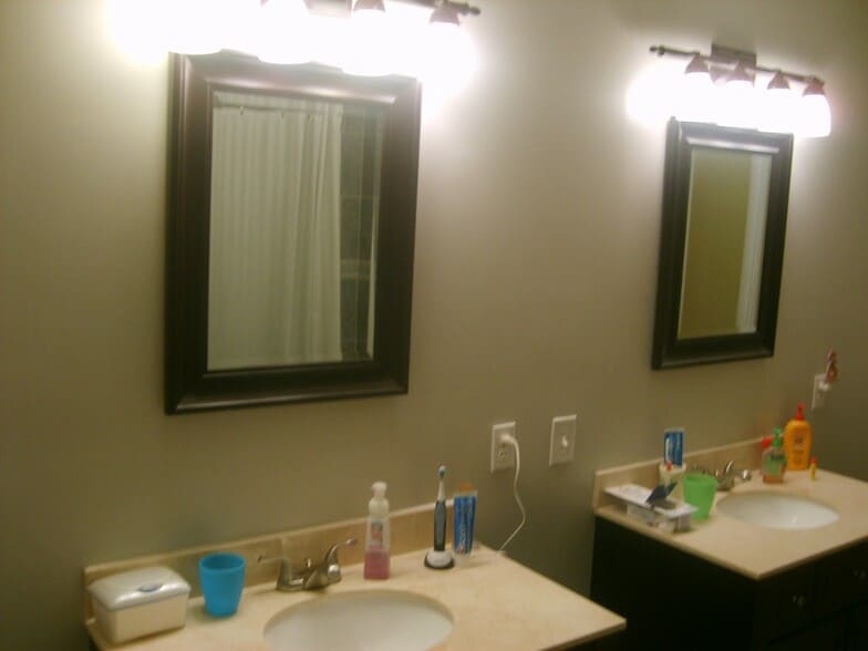 main bathroom - 2015 W Arrowhead Dr