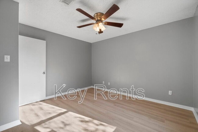 Building Photo - 6555 Bellview Pines Pl