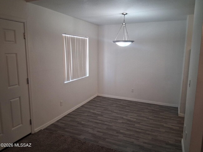 Building Photo - 806 S Langley Ave