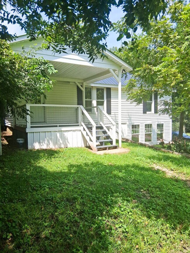 Building Photo - Inviting 2-Bedroom, 1-Bath Home in a Prime...
