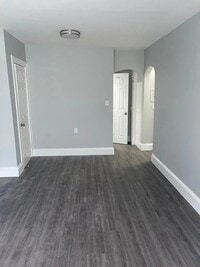 Building Photo - 5 Grove St