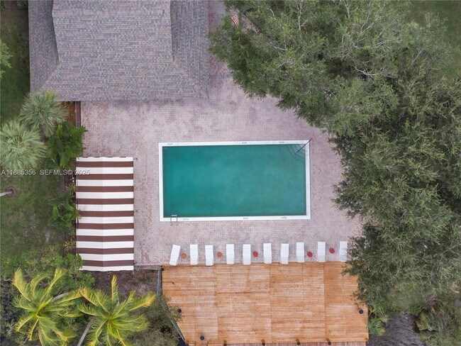 Building Photo - 9410 Poinciana Pl