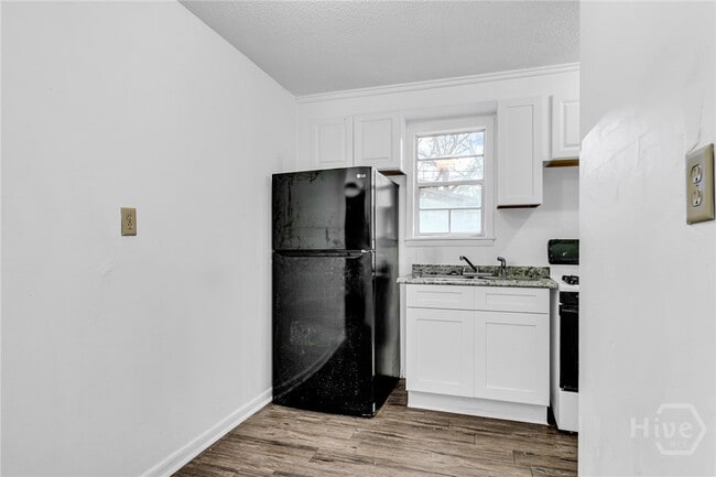 Building Photo - 821 W 51st St