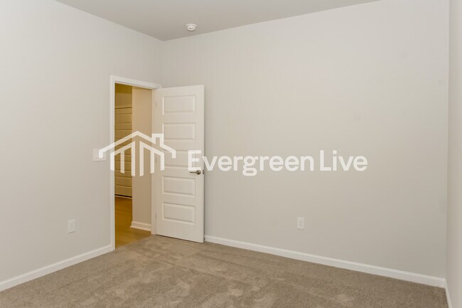 Building Photo - 300 Pond Spg Dr