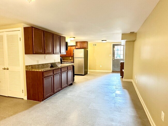 Building Photo - 2 Bed 1 Bath Adams Morgan