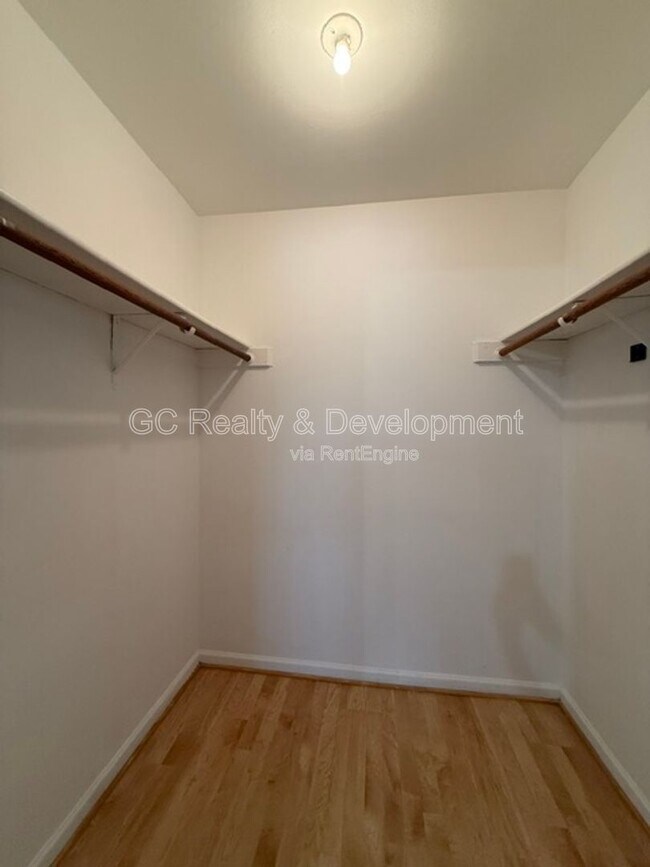 Building Photo - 1180 Meadow Ln