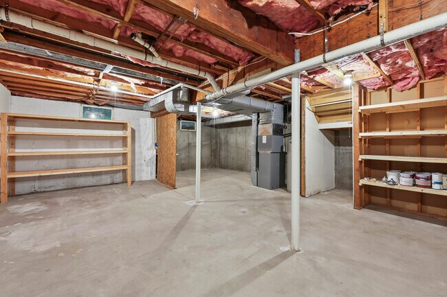 Building Photo - 3 Rivermead