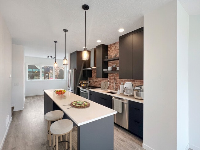 Building Photo - 119 B N 2nd St W