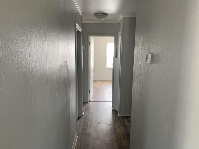 Building Photo - 204 E Fairchild Dr