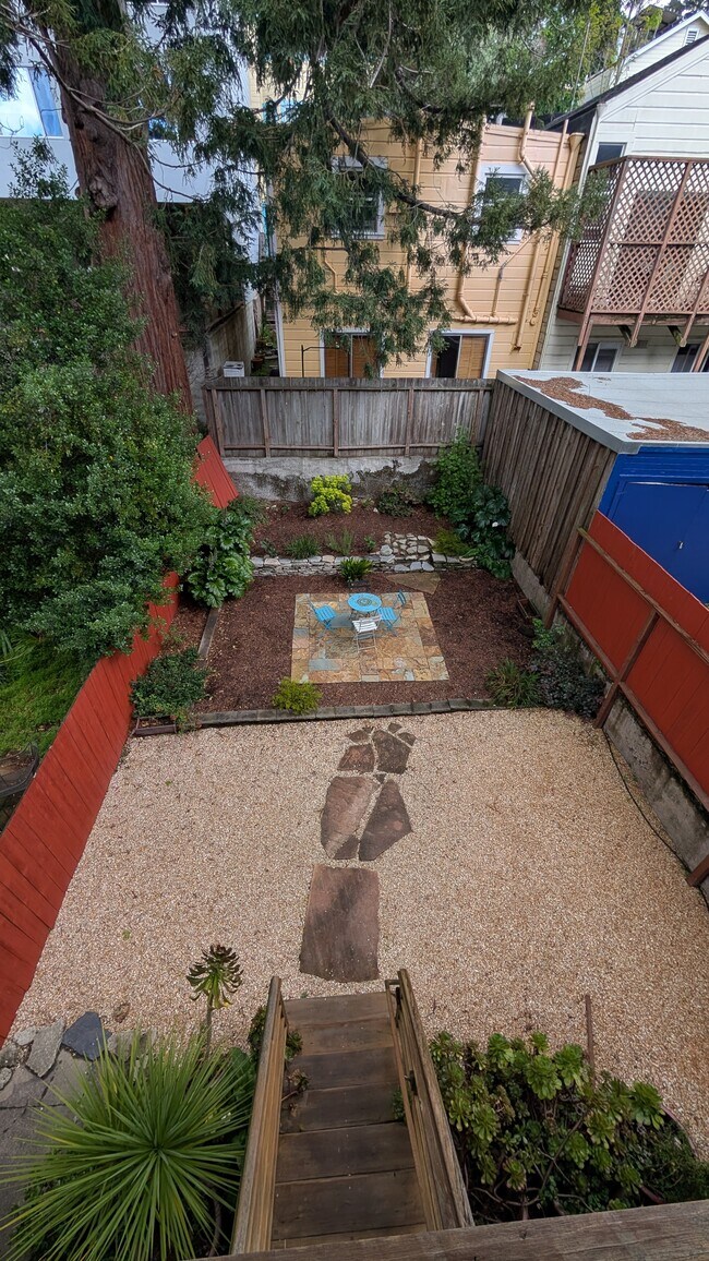 Building Photo - 657 Castro St