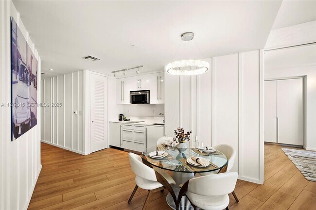 Building Photo - 2201 Collins Ave