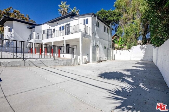 Building Photo - 146 Witmer St