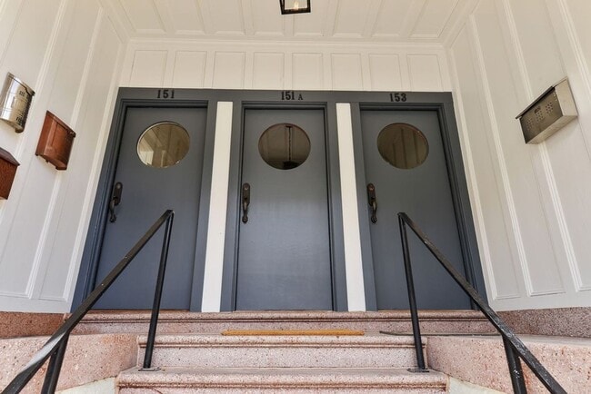 Building Photo - 151 Russ St