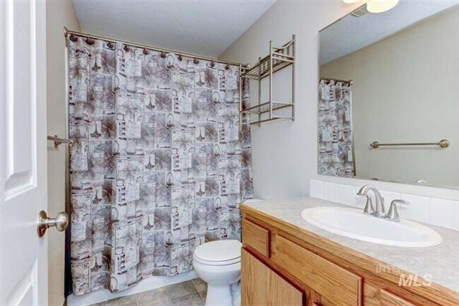 Building Photo - 4 Bedroom 2 Bath with RV Parking 2 Car Gar...