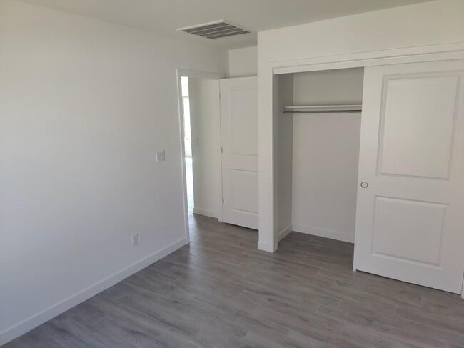 Building Photo - 9543 W Troy Dr