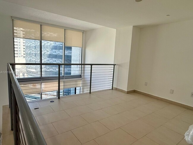 Building Photo - 1050 Brickell Ave