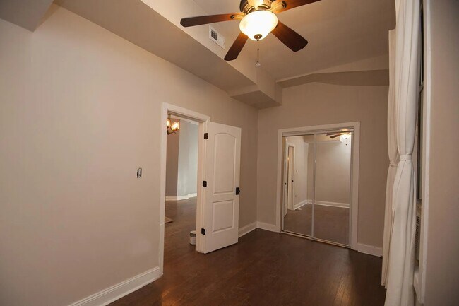Building Photo - 1341 N Artesian Ave