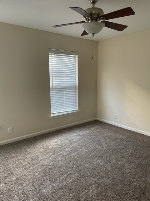 Building Photo - 411 Clare Ln