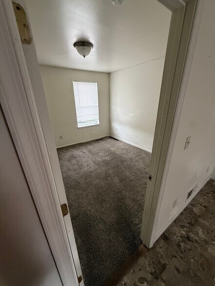 first bedroom - 218 N Queen St