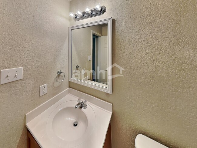 Building Photo - 3739 Hideaway Grn