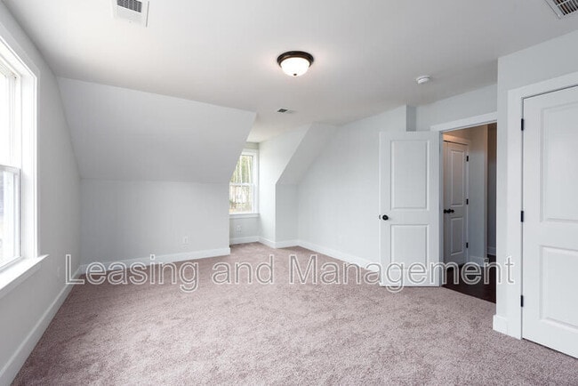 Building Photo - 831 Jordan St