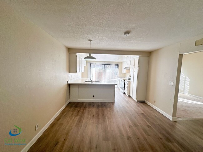 Building Photo - $3750 - Remodeled  3 Bed/2.5 Bath Townhome...