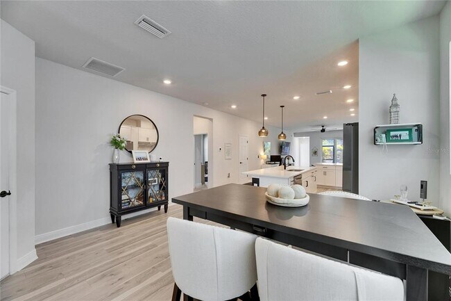 Building Photo - 5541 Del Coronado Dr