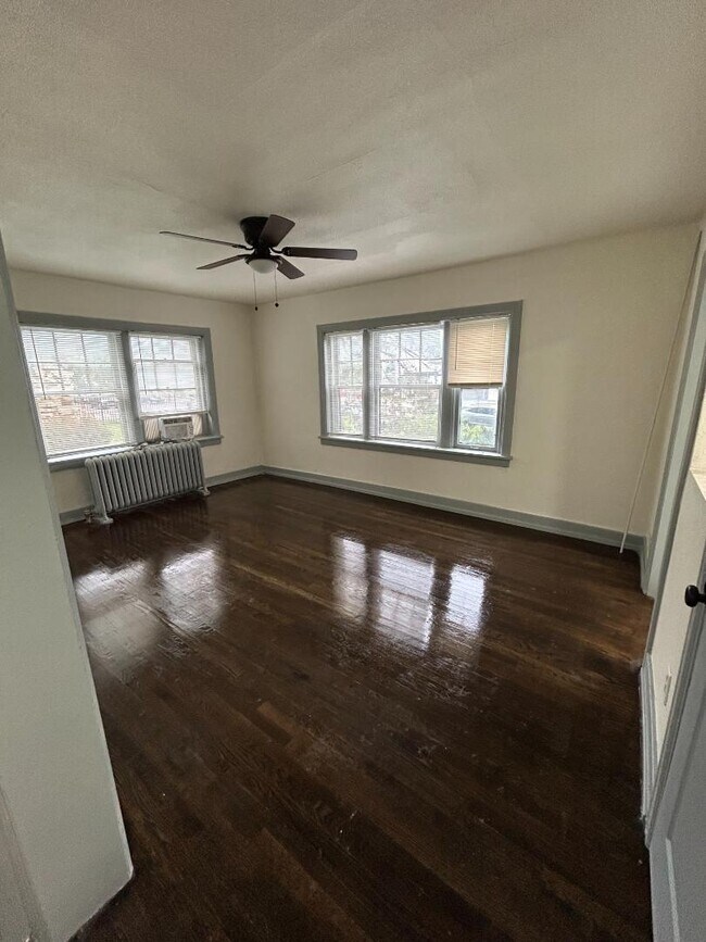 Building Photo - 3708 Summit St