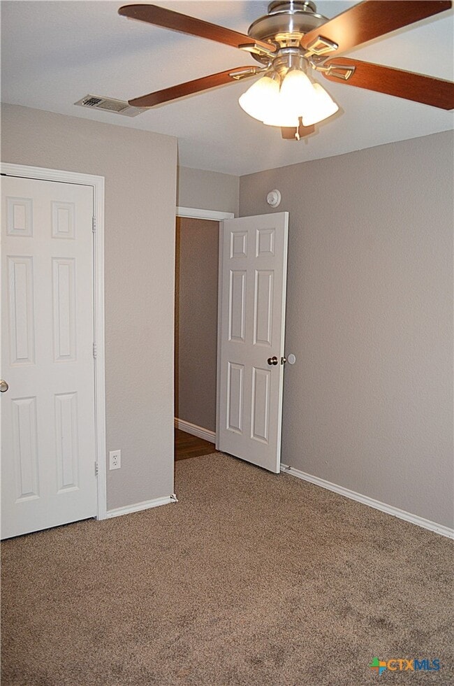 Building Photo - 423 Reservation Dr