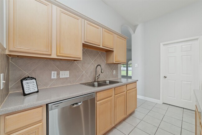 Building Photo - 8503 Ivanhoe Springs Dr