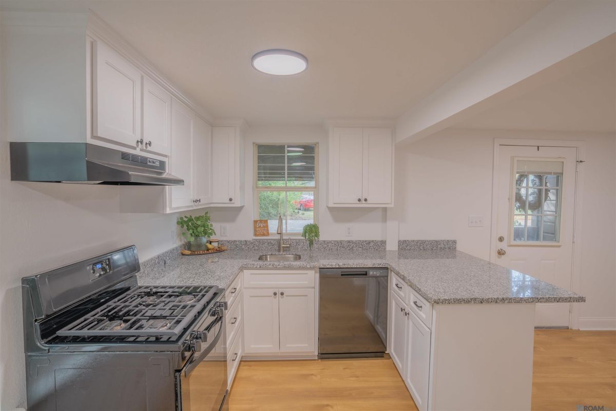 Building Photo - 30114 Oak St