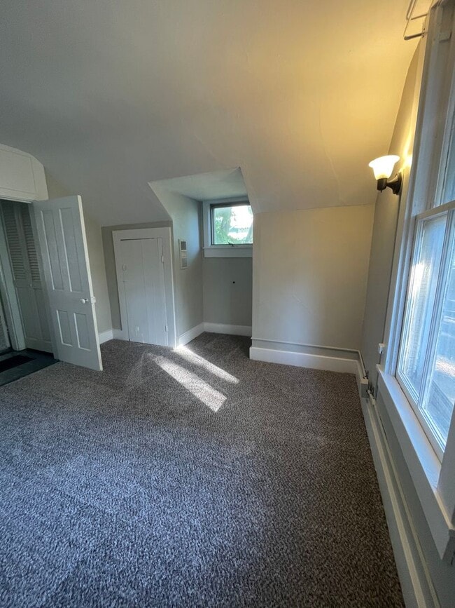 Building Photo - RENT SPECIAL: $300 off second month's rent...