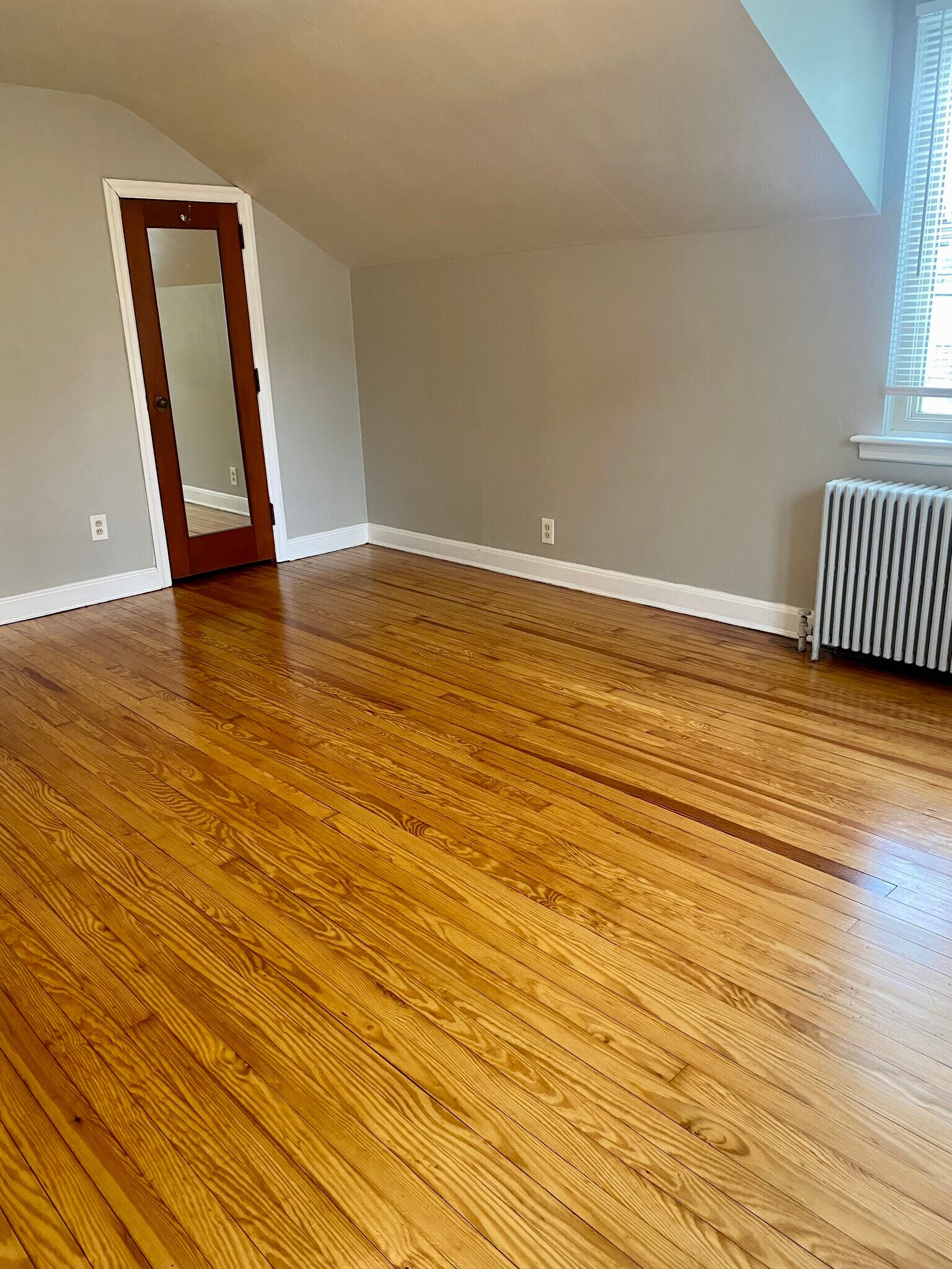 Master bedroom - 1632 Greenleaf St