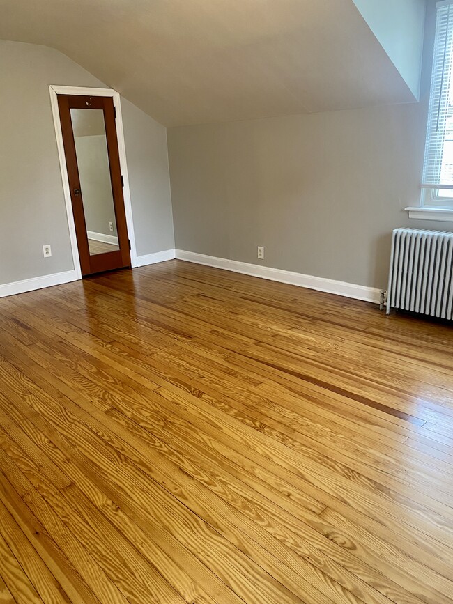 Master bedroom - 1632 Greenleaf St