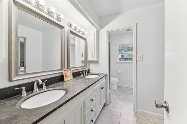 Building Photo - 3106 Redwood Lodge Dr