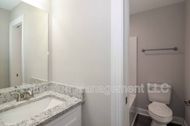 Building Photo - 3967 Newhall Dr NW