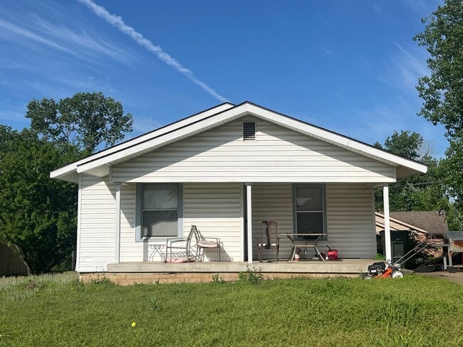 Building Photo - 124 Greenbriar Cir