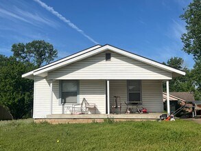 Building Photo - 124 Greenbriar Cir