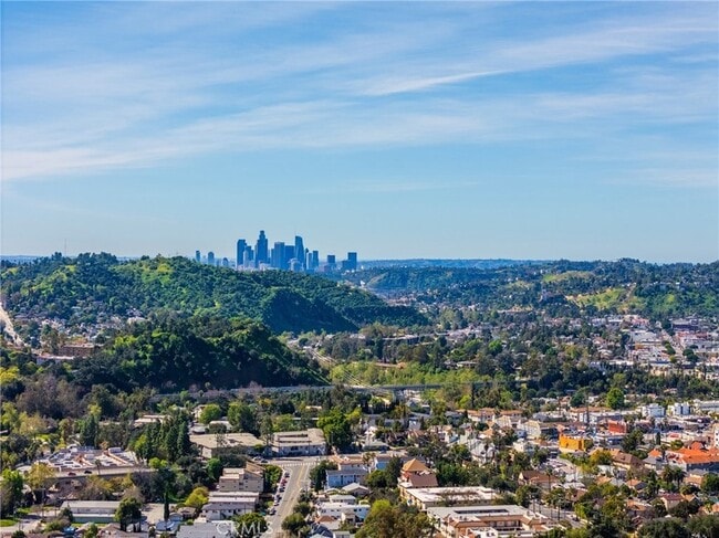 Building Photo - 712 Chestnut Ave