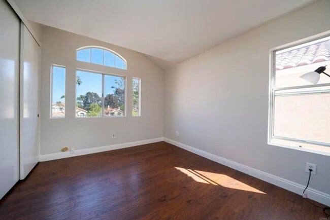 Building Photo - Beautiful 4Br/2.5Ba Home With Private Yard In Shadowridge!!