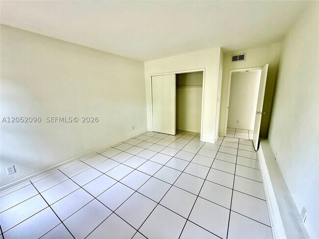 Building Photo - 2352 NE 9th St