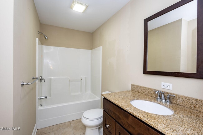 Building Photo - 949 Hudson Ave