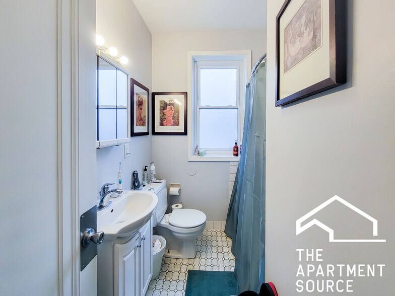 Building Photo - 3730 N Sheffield Ave