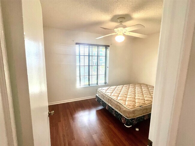 Building Photo - 6600 NE 22nd Way