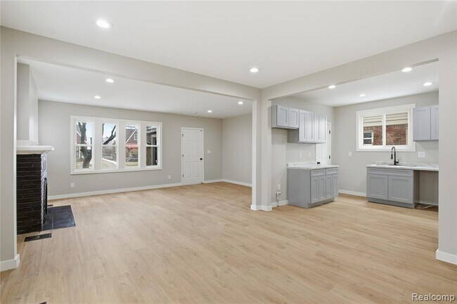 Building Photo - 14617-14617 Winthrop St